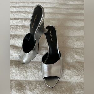 Veronica Beard Mila Sandals. Leather upper. In Excellent condition.